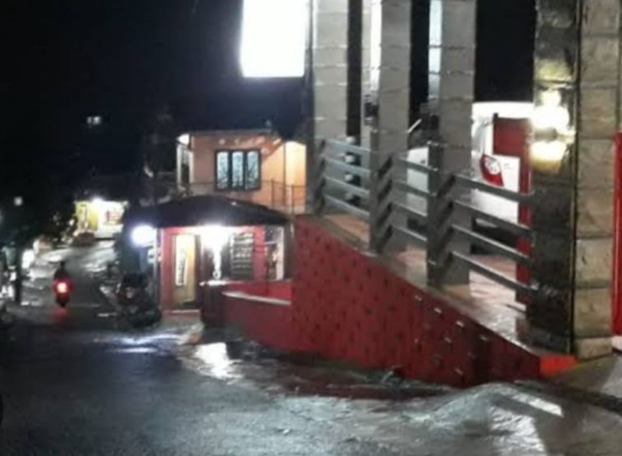 Suasana malam hari kawasan puncak Tretes