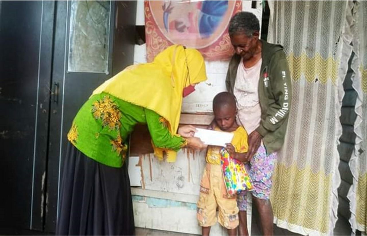 Penyaluran bantuan kepada korban kekerasan oleh Bakesos 'Aisyiyah PDA Merauke