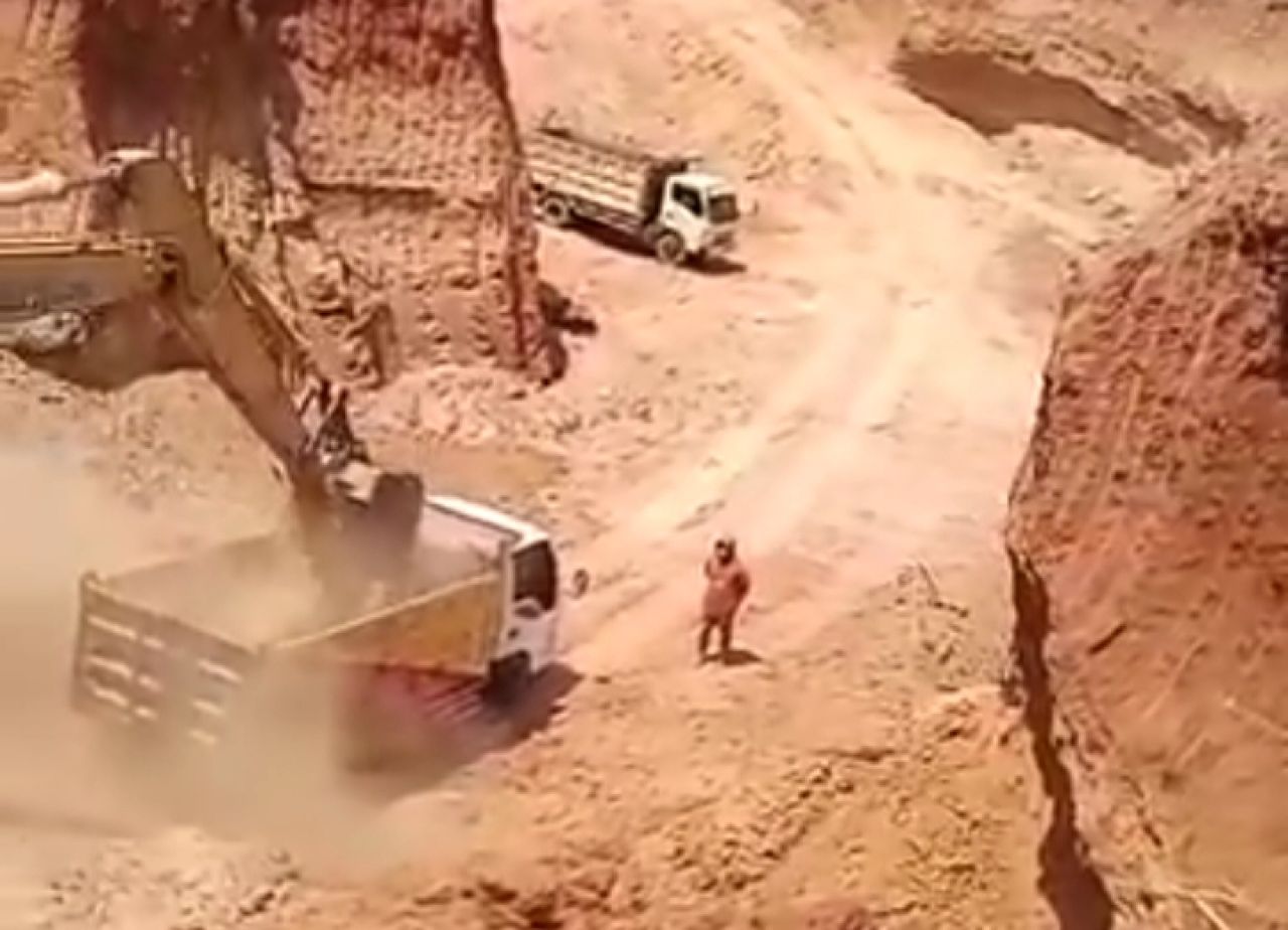 Tambang di Desa Bulujowo