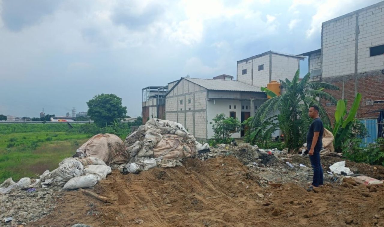 Dumpimg limbah B3 di Desa Sumput