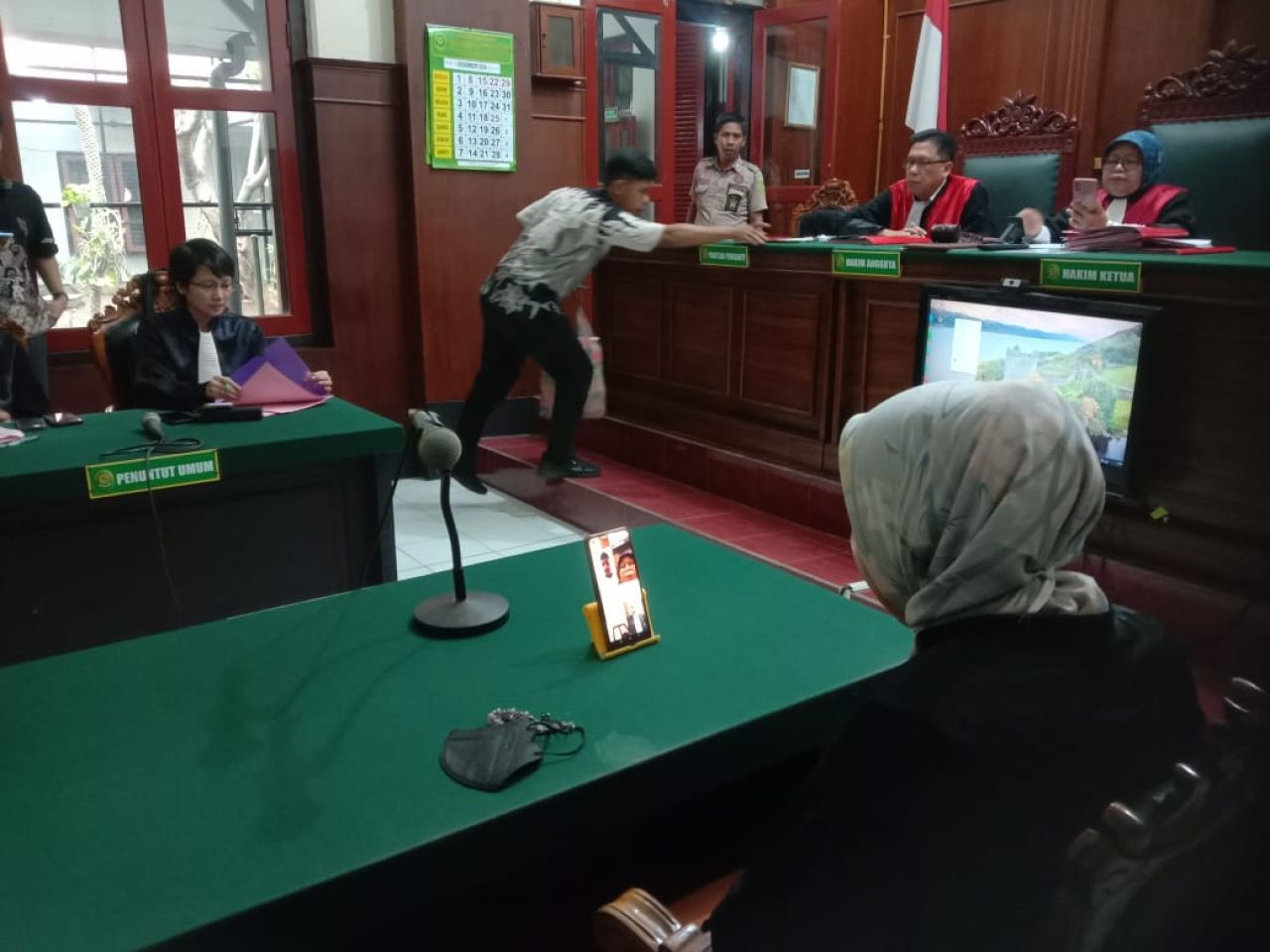 Sidang putusan terhadap Fiqih Arfani di PN Surabaya