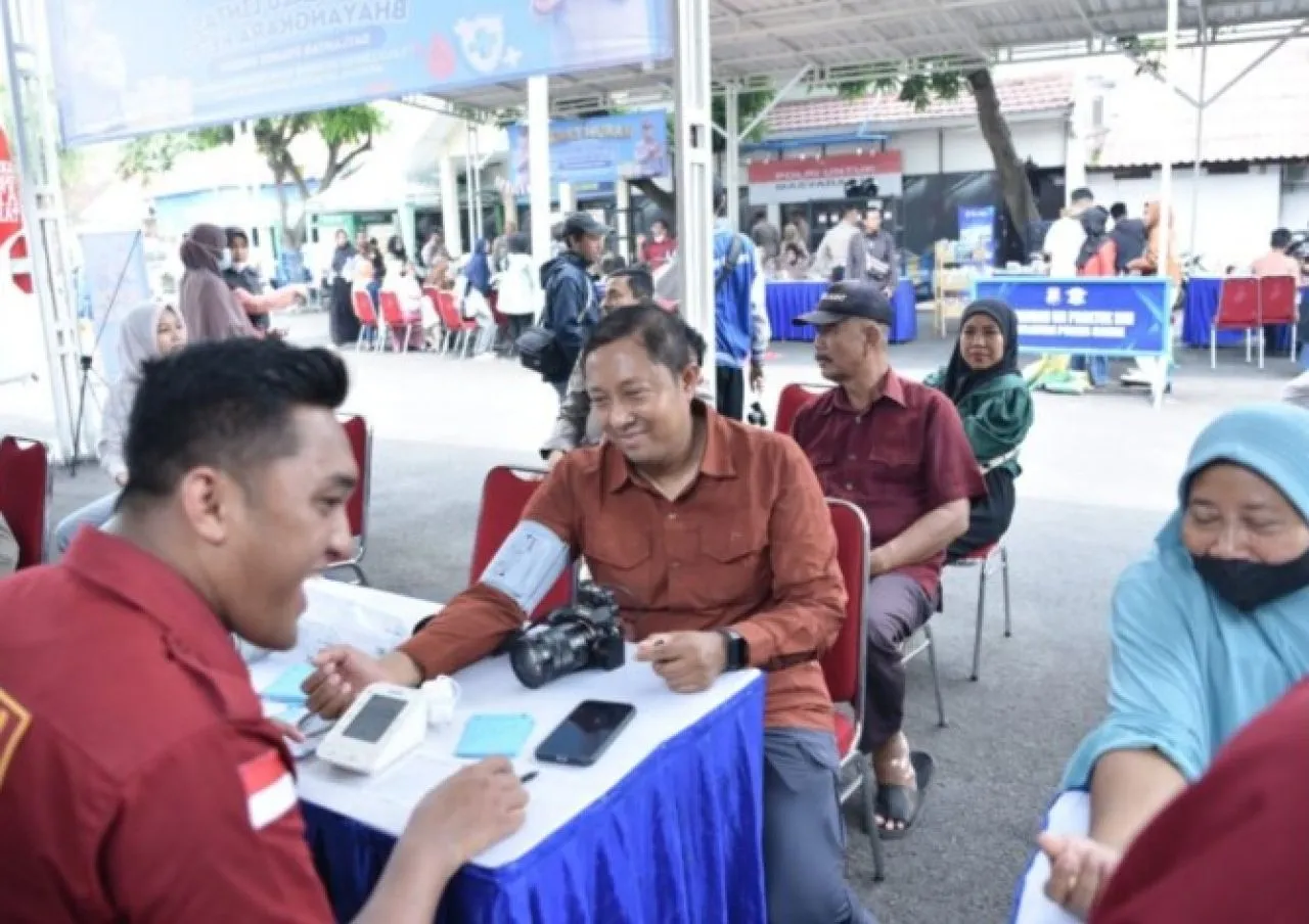 Bakti Kesehatan dan Pasar Murah Warnai HUT Lalu Lintas Bhayangkara ke-70 di Gresik