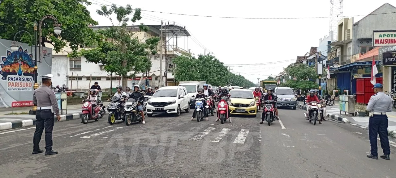 Detik- Detik hari Pahlawan di Ponorogo Jadi Hening Pengendara Hormat Untuk Pahlawan