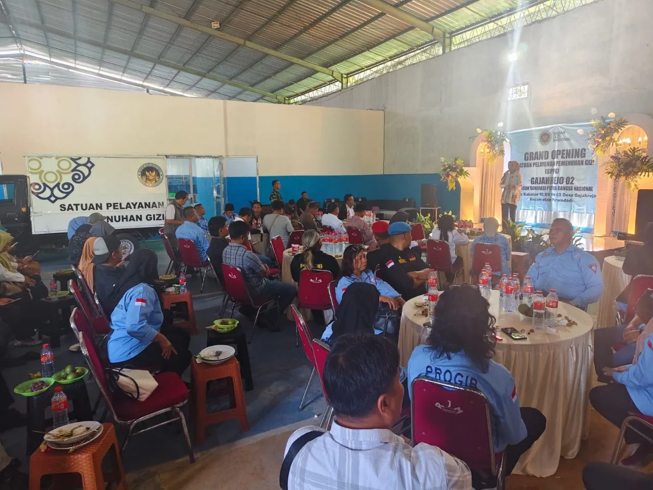 Lapangan Futsal Disulap Dapur SPPG. Warga Gajahrejo Pertanyakan Larinya Uang Sewa