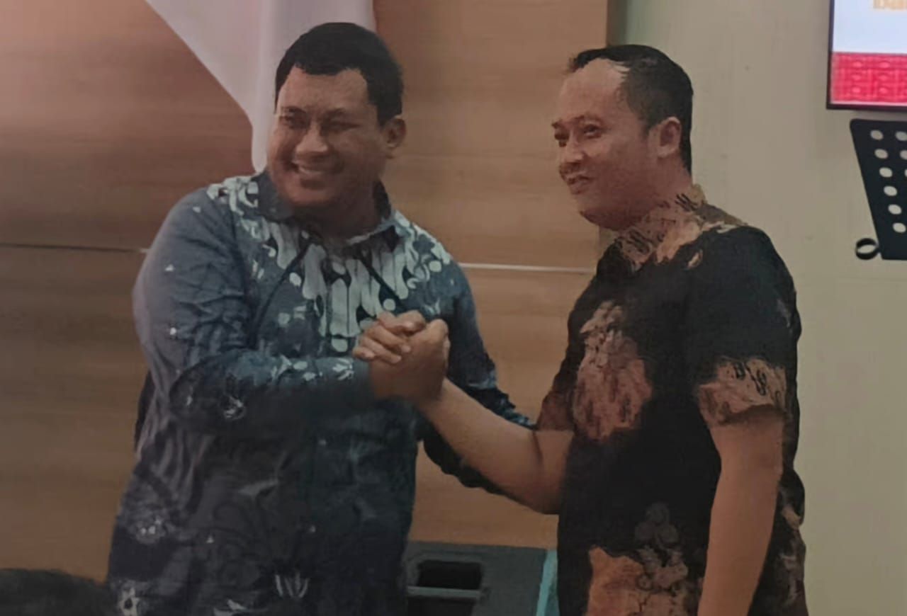 Ferry Hary Ardianto Kasi Intel memberikan ucapan selamat bertugas kepada Dimas Adji Wibowo