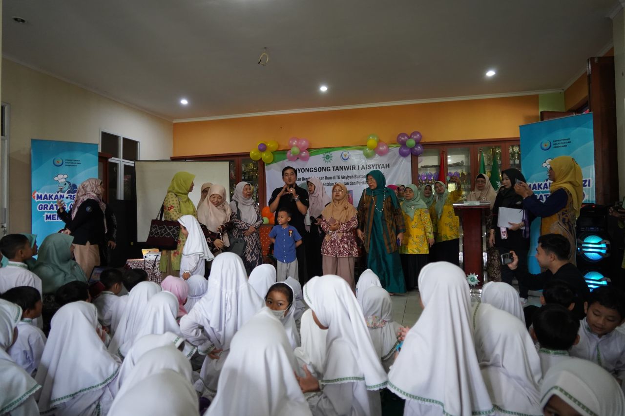 Wujudkan Generasi Emas, ‘Aisyiyah dan KKP Gelar Makan Bergizi Gratis dengan Gemar Makan Ikan di TK ABA