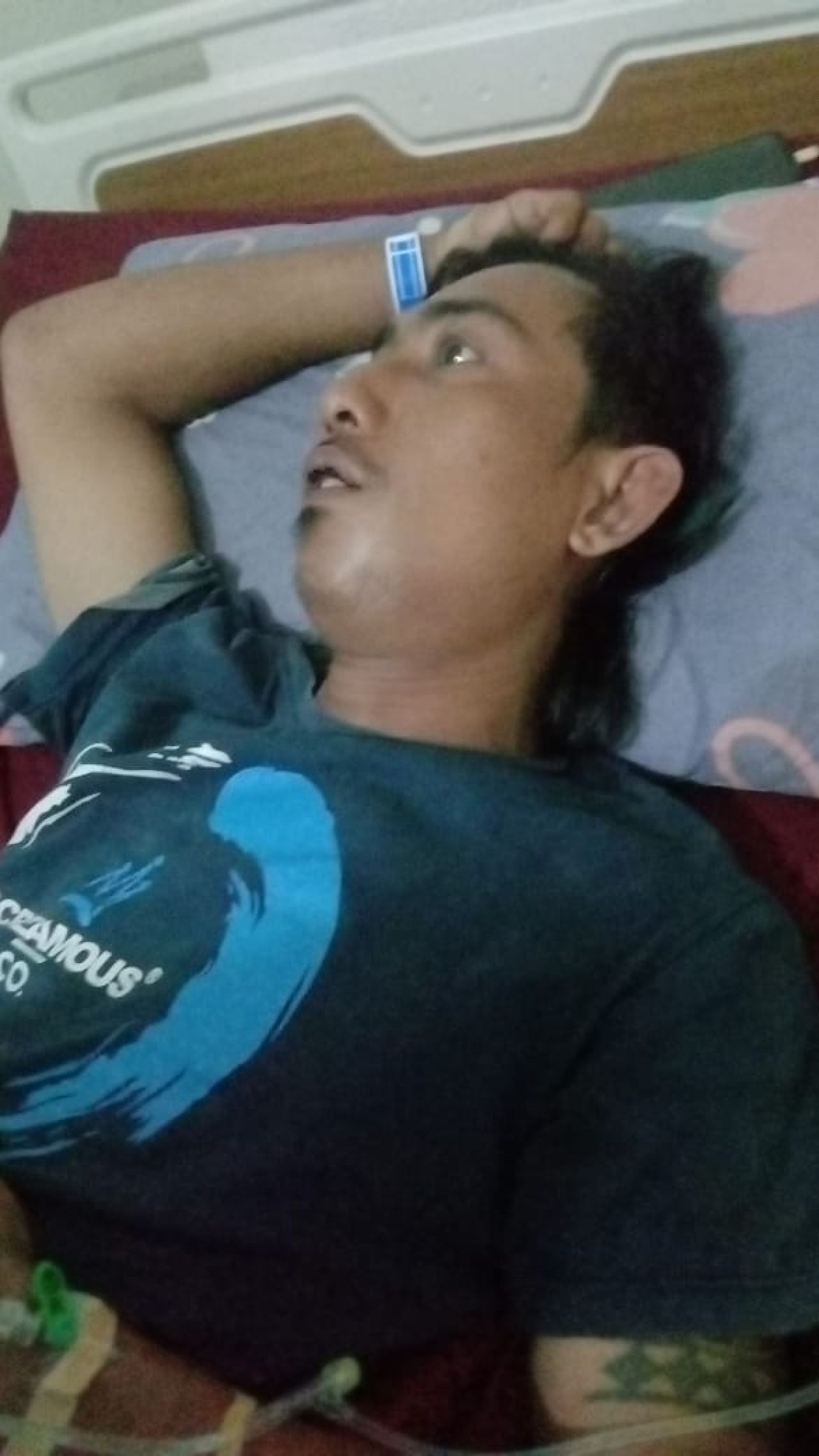 Sudir tergeletak tak berdaya di ruang perawatan RSUD Raden Achmad Basoeni