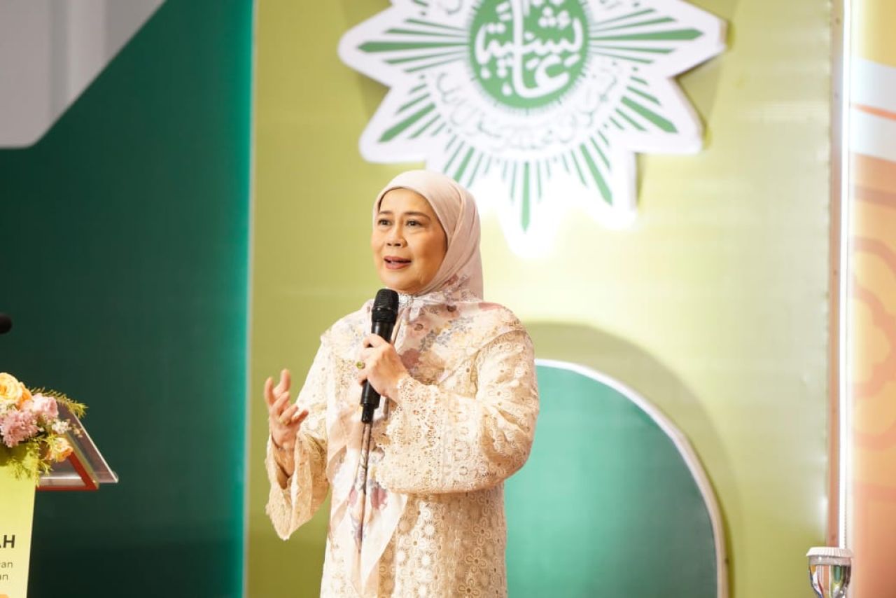 Dewi Yull, Public Figure