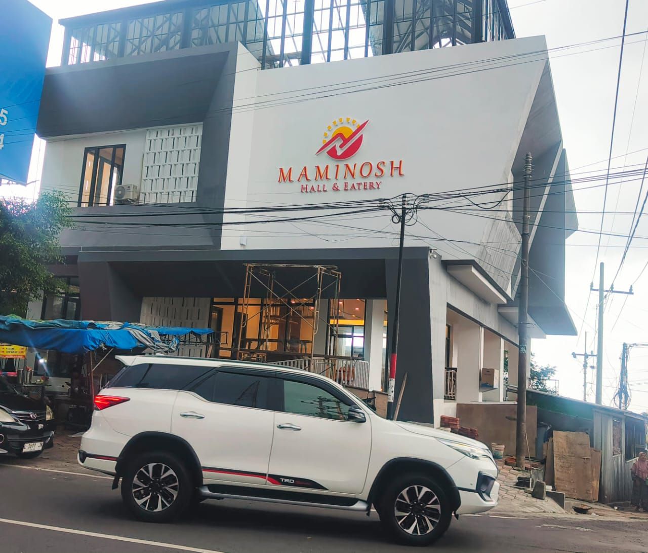 Maminosh Hall & Eatery Tretes di soalkan warga