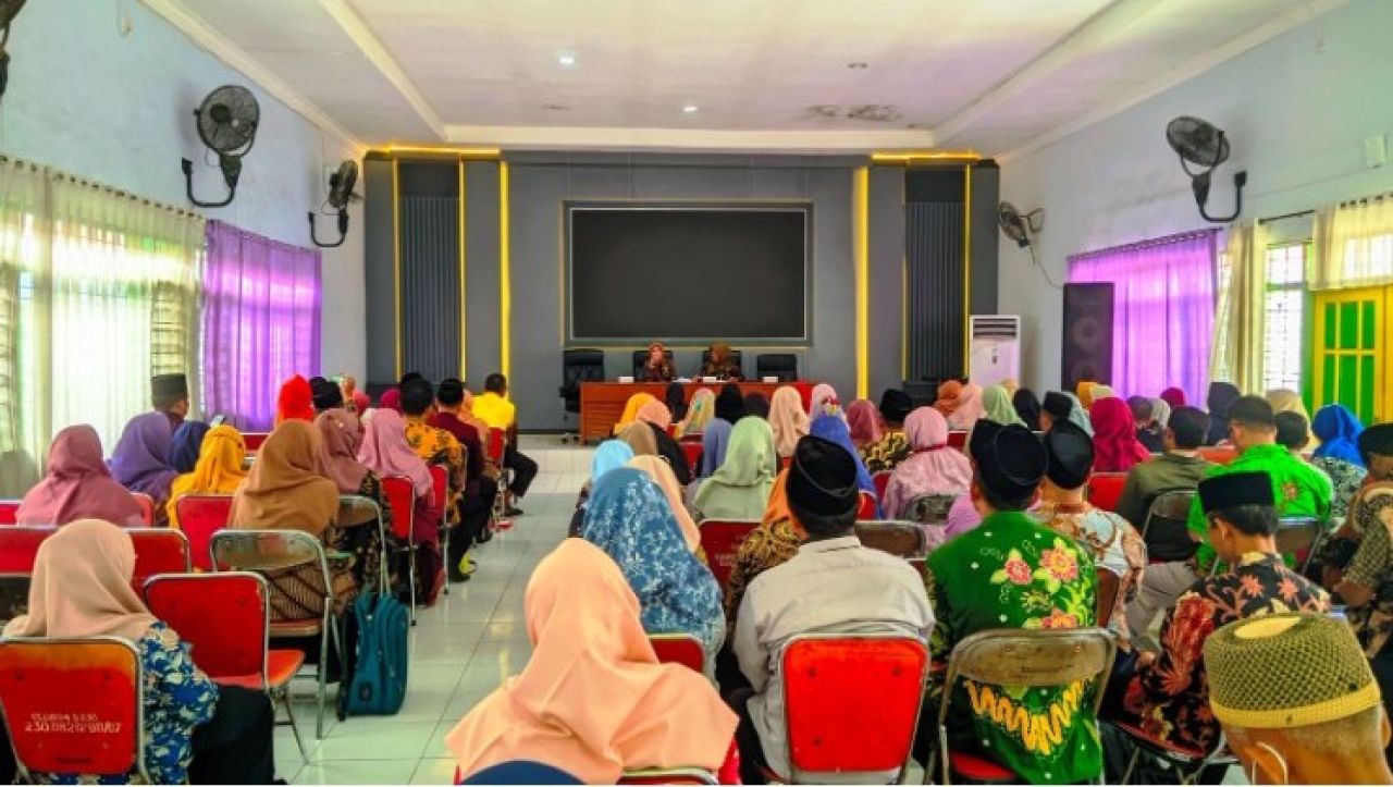 Disdikbud Jombang Menggelar Sosialisasi dan Penandatanganan NPHD Tahun 2025