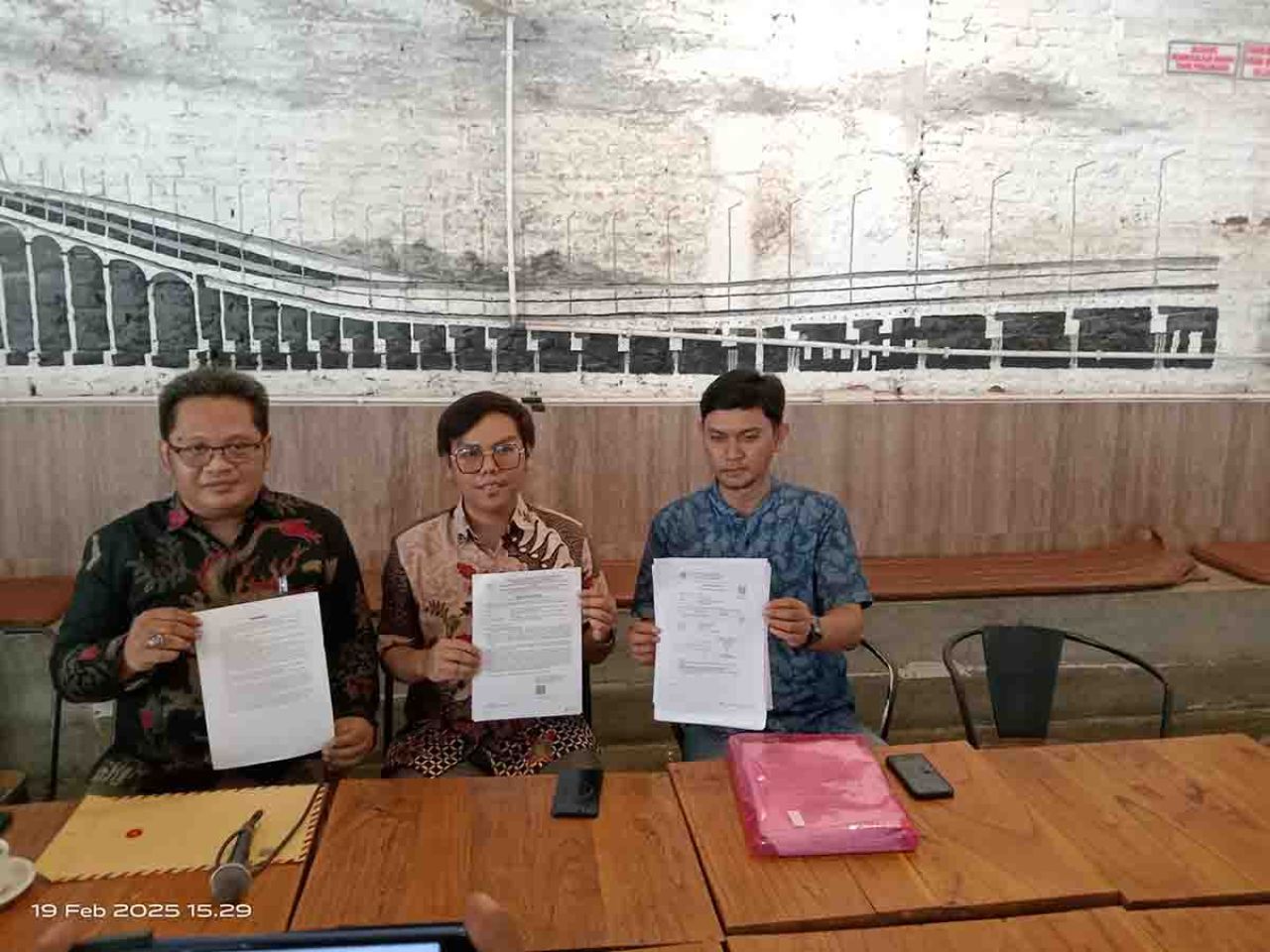 Dwi Heri Mustika, Lukman Ibrahim, dan seorang advokat