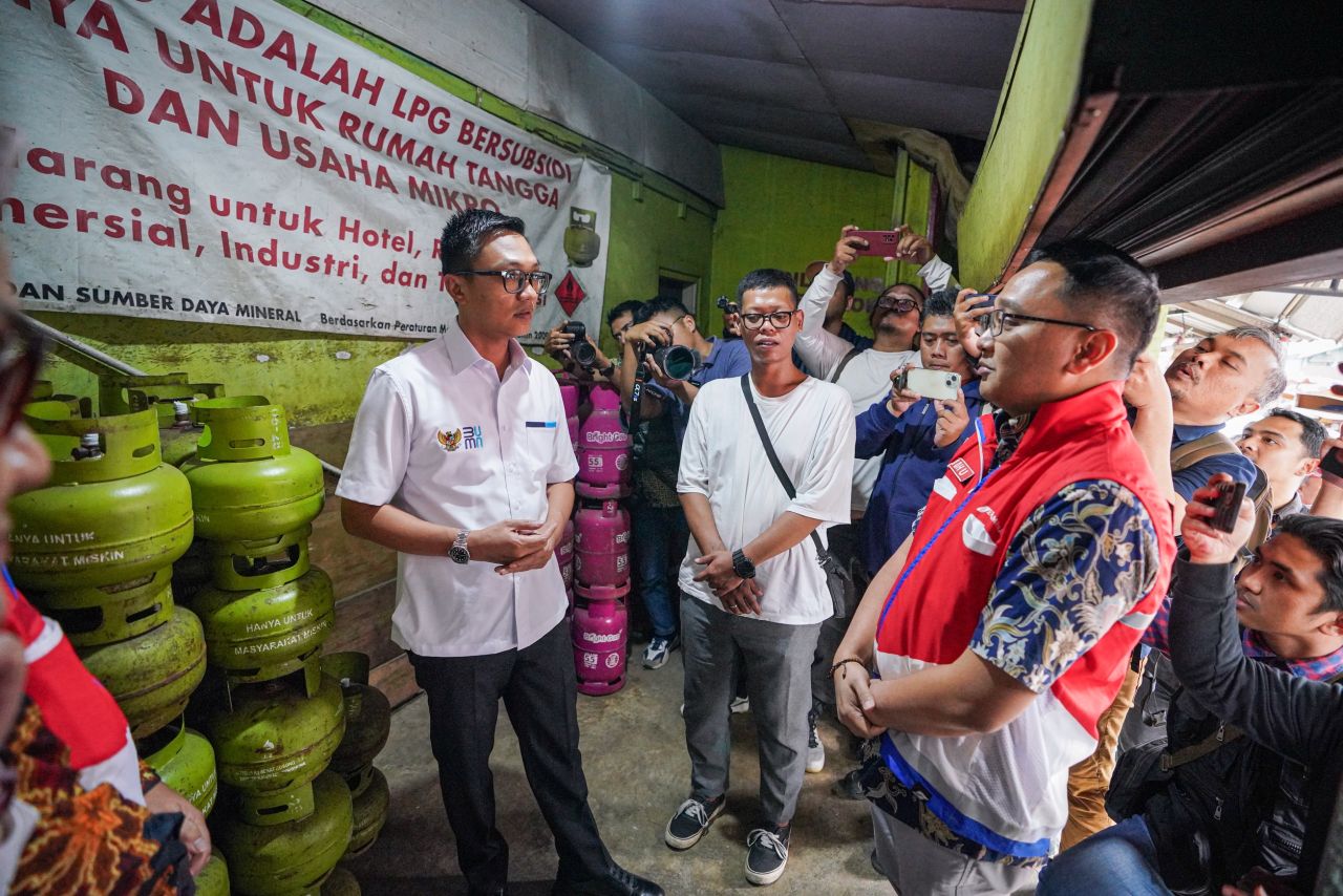 Pastikan Stok LPG 3 Kg Aman, Pertamina Patra Niaga RJBB Dampingi WaMen BUMN Kunjungi Pangkalan