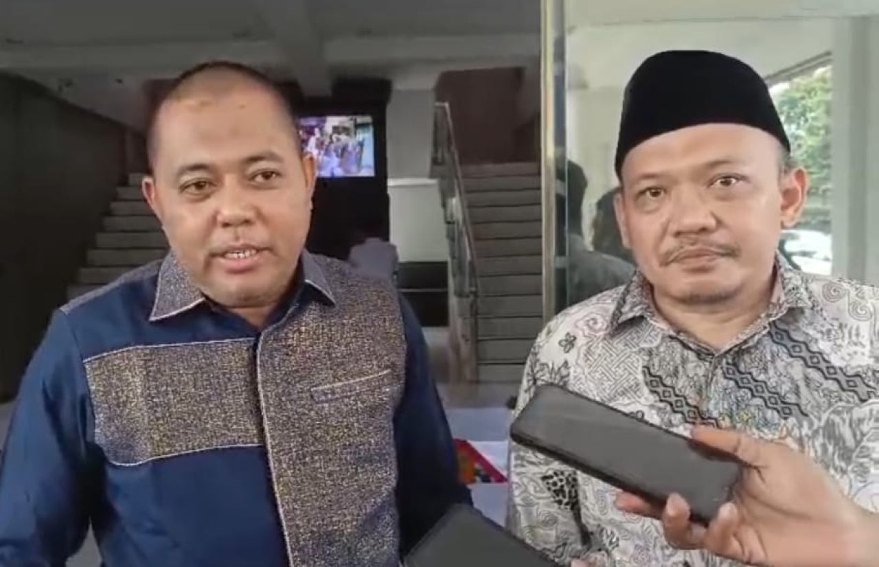 Suryono Pane pengacara Pemkab Pasuruan usai mengadukan kasus penyegelan SDN Jeladri 1 ke Polres Pasuruan