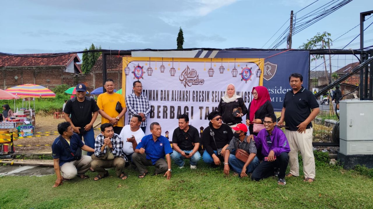 Wartawan Dan Aliansi Gresik Selatan Berbagi 1000 Takjil