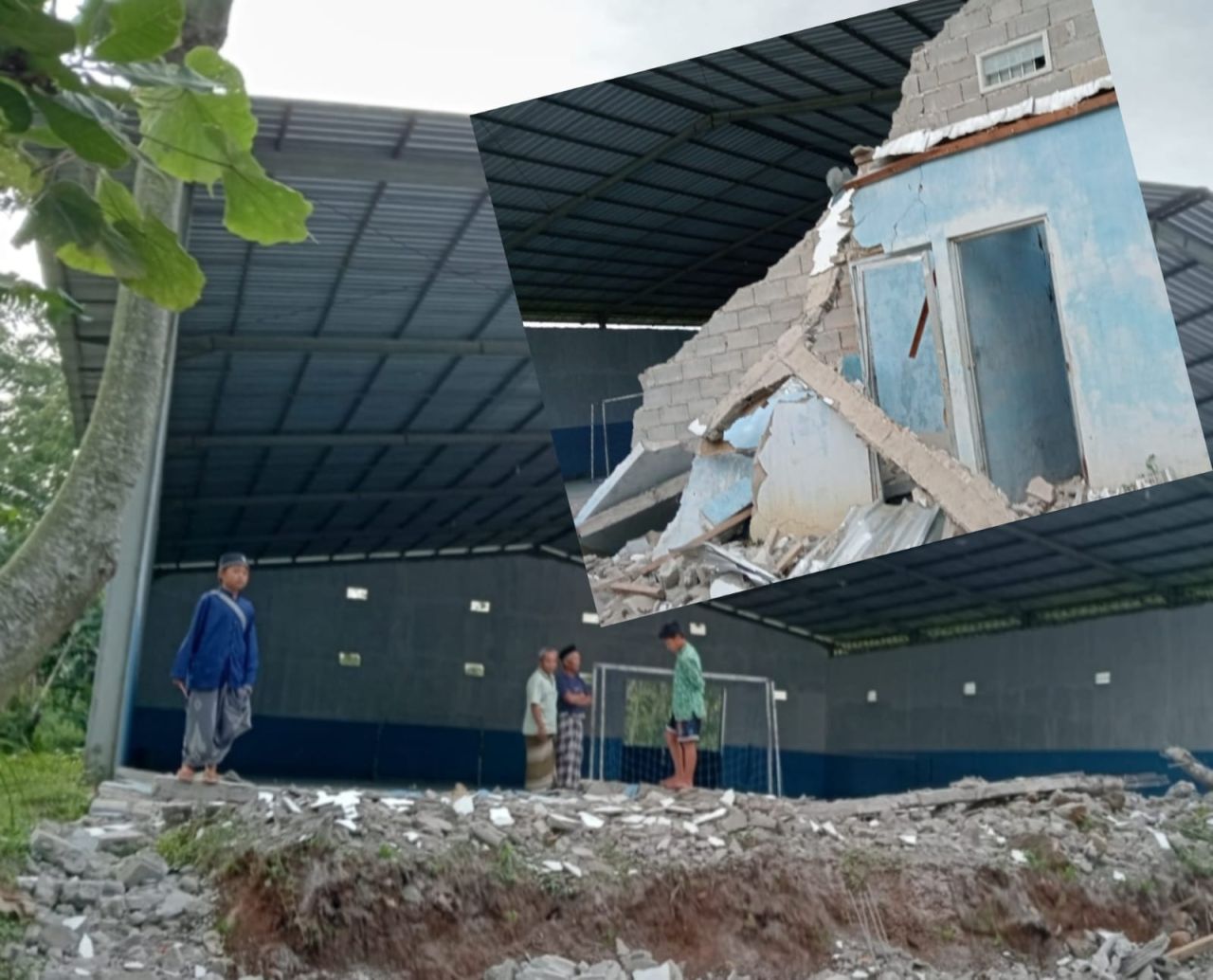 Tembok bangunan lapangan futsal Desa Gajahrejo, Kecamatan Purwodadi saat ambruk mulai diselidiki Kejari