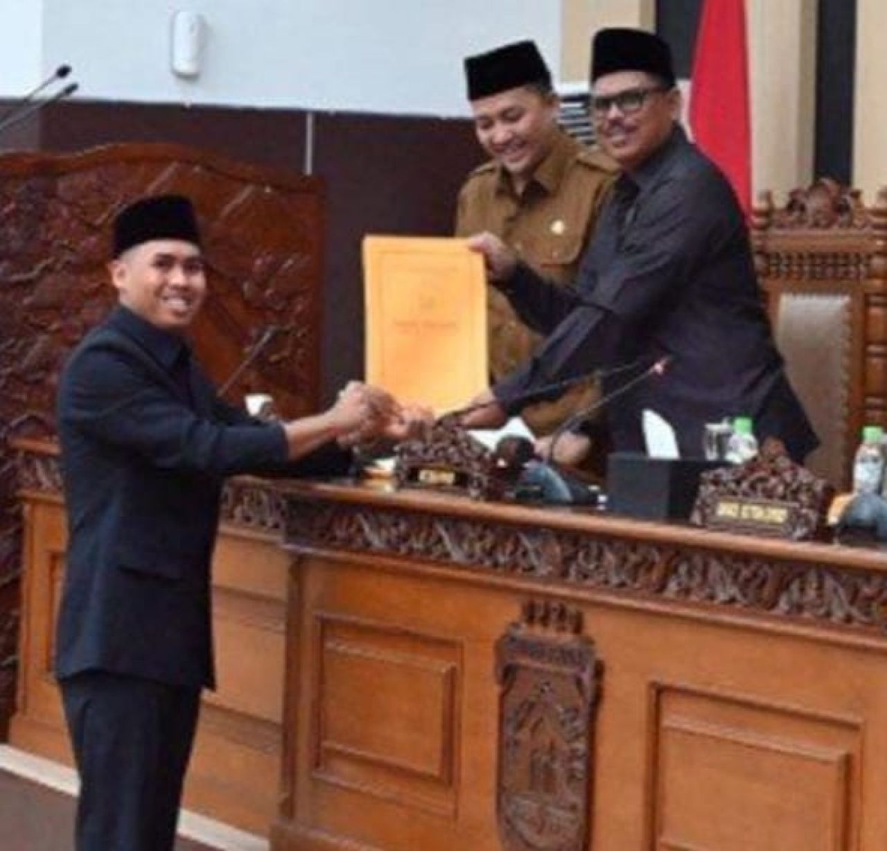 Penyerahan dukungan Raperda TJSL DPRD Kabupaten Pasuruan