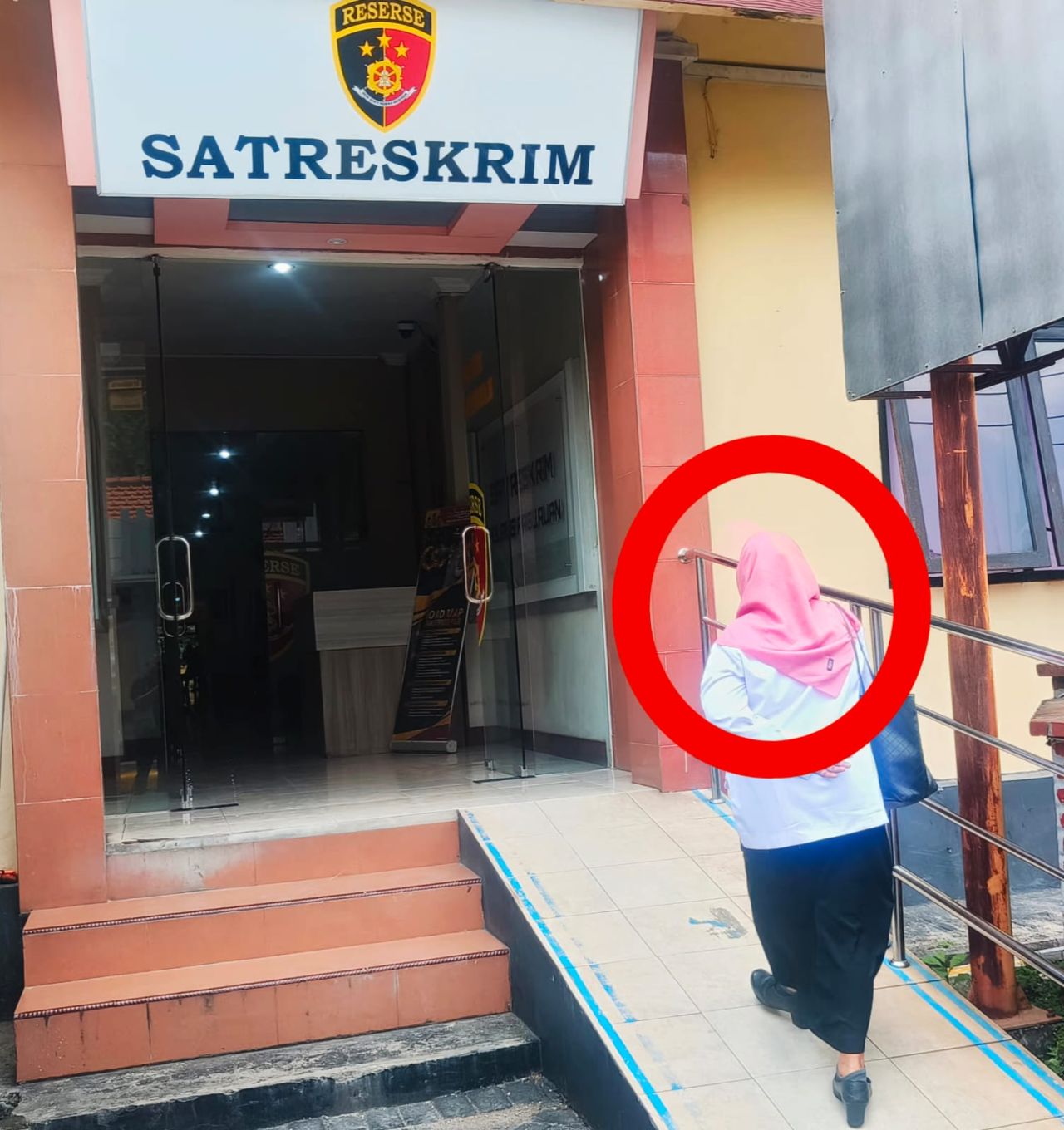 Sunariyah Kades Nogosari saat akan dikonfrontir penyidik