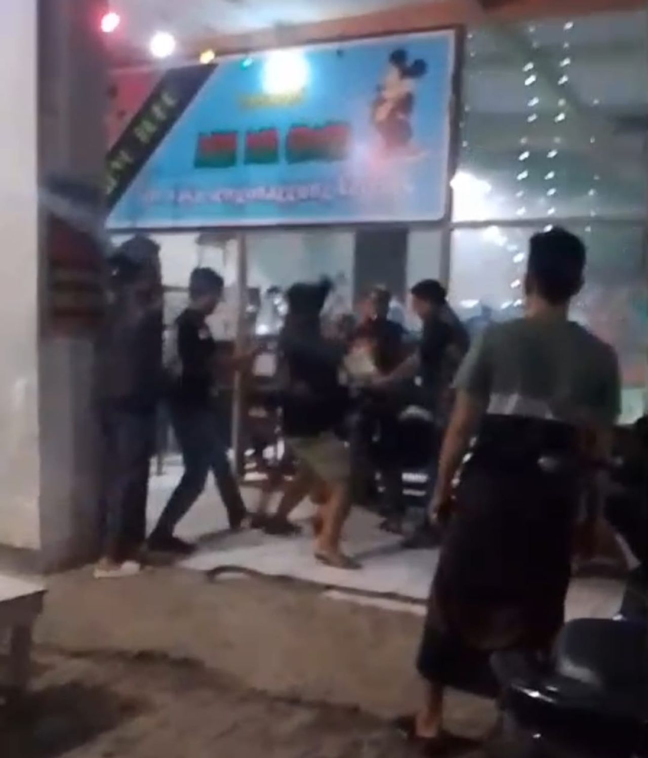 Perkelaian terjadi di warkop Edelwels Purwosari