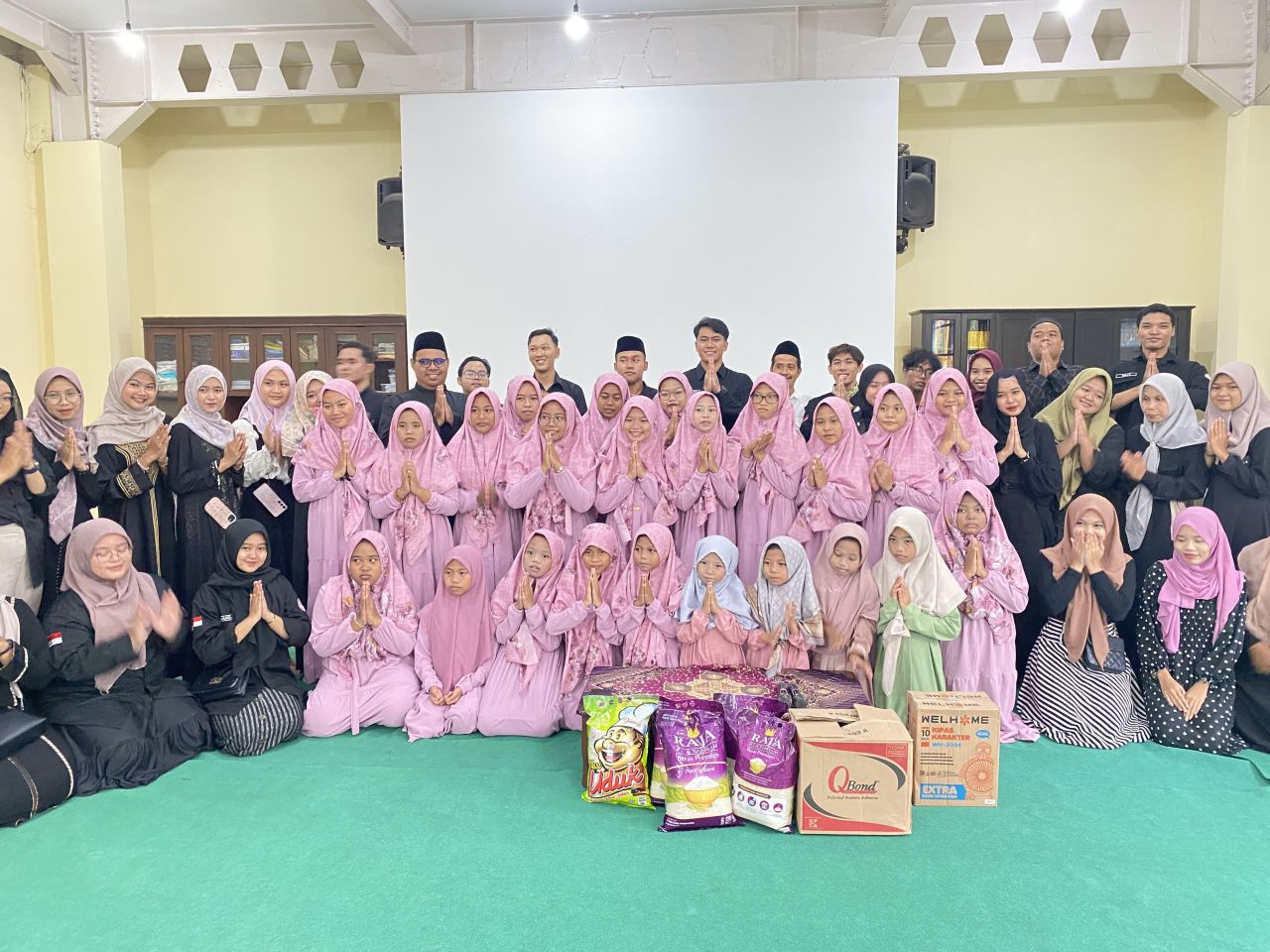 ISI KEGIATAN RAMADHAN 1446 H, BEM FH UWP DAN UKKI GELAR BAKTI SOSIAL DI PANTI ASUHAN