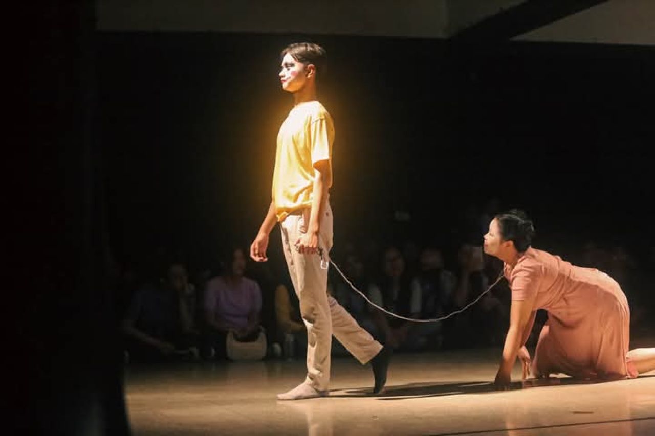 Adegan dalam pentas teater berjudul 10.30