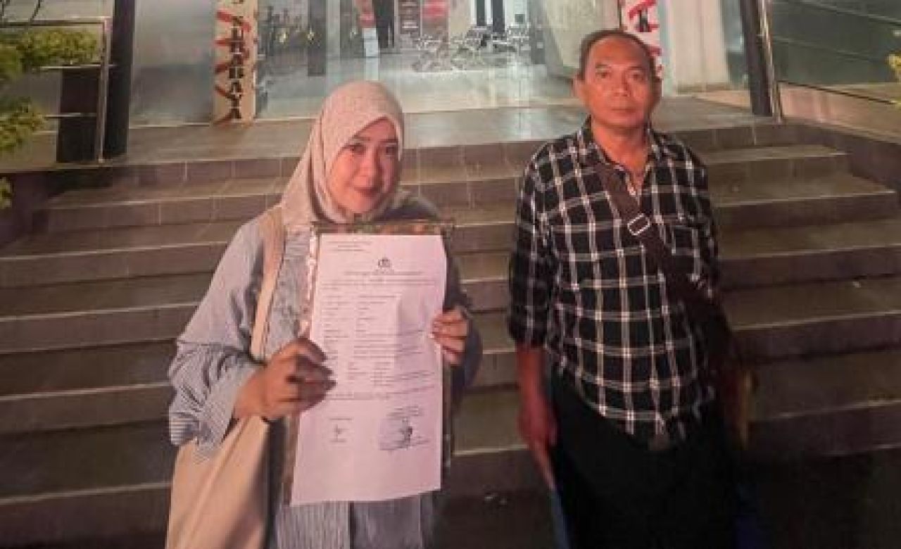MS (40 tahun) pun menempuh jalur hukum dengan melapor ke Polrestabes Surabaya