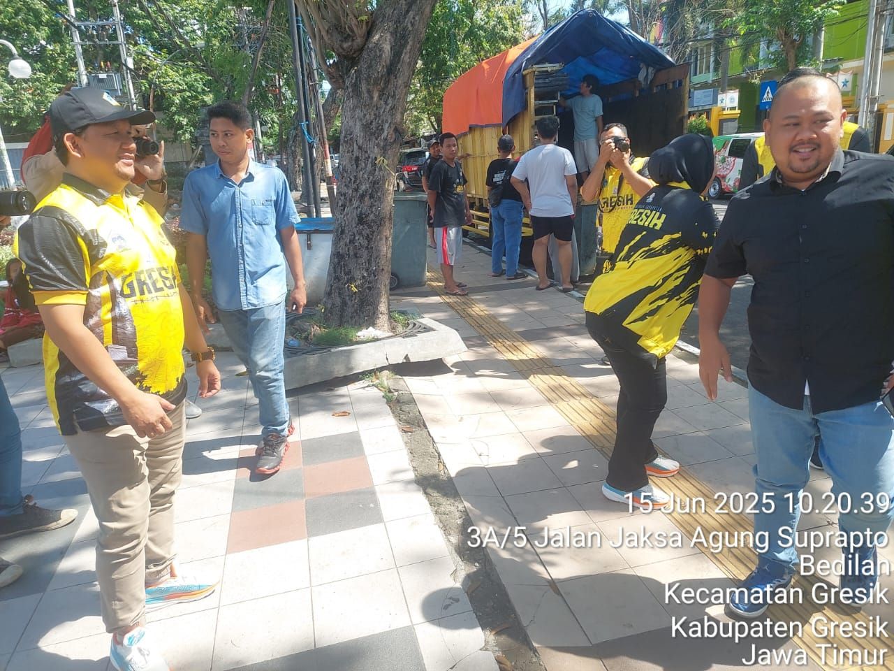 Bupati Gresik saat dengan para Atlet dan Official di Pembukaan acara seremonial pembekalan dan pemberangkatan kontingen