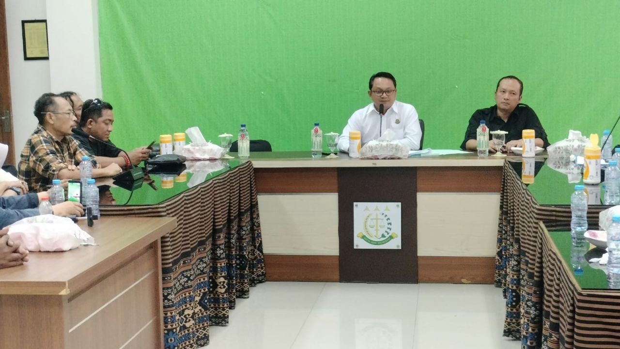 Audensi sejumlah NGO tergabung dalam Fortrans dengan Kejaksaan Negeri Kabupaten Pasuruan