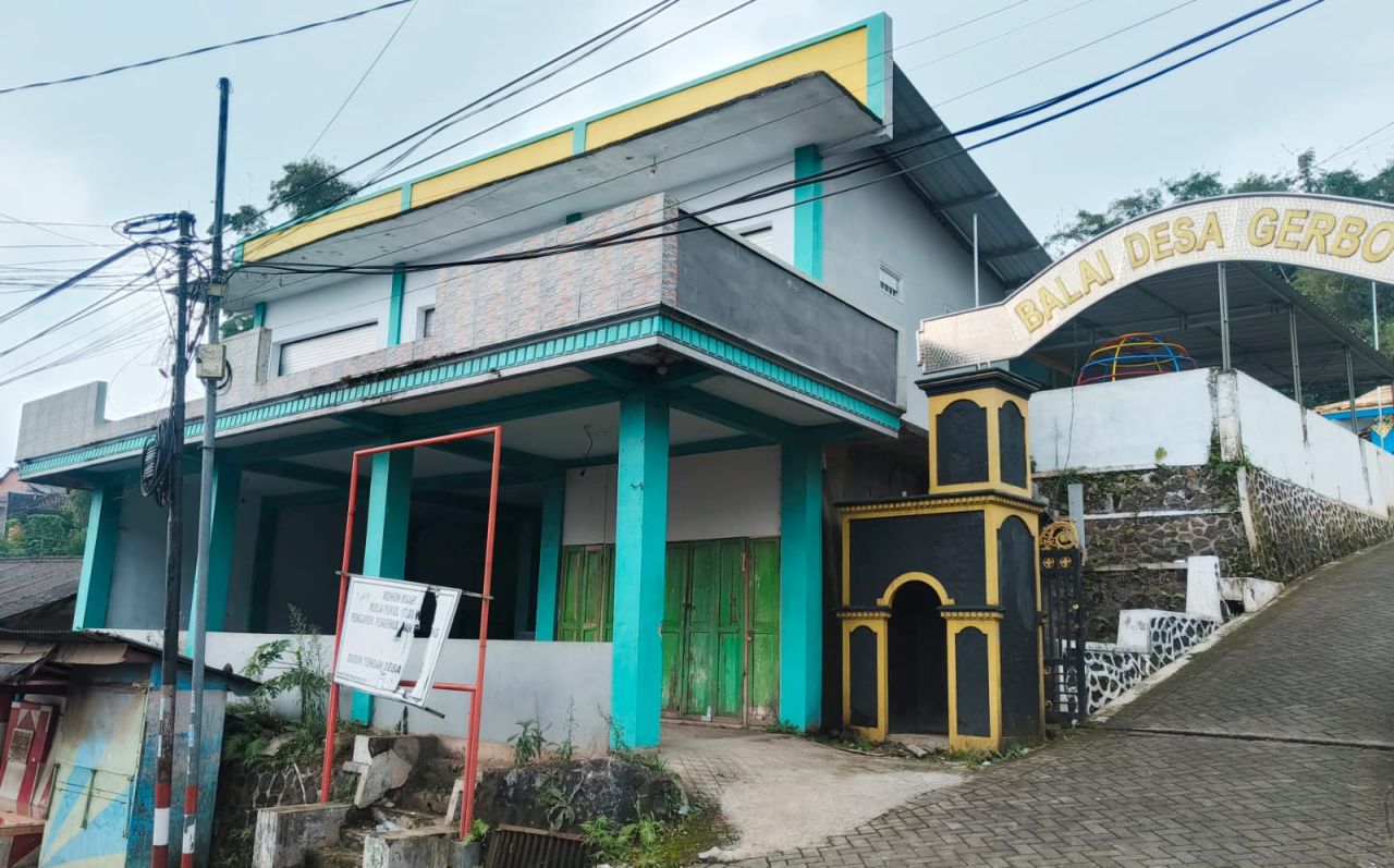 Bangunan dua lainya disamping balai Desa Gerbo dan Anggaran BUMDes Disoalkan warga