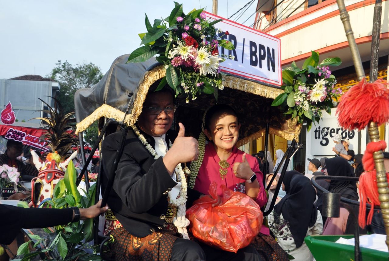 Sukseskan Grebeg Suro ATR/BPN Ikuti Kirab Pusaka Pawai Lintas Sejarah 2025