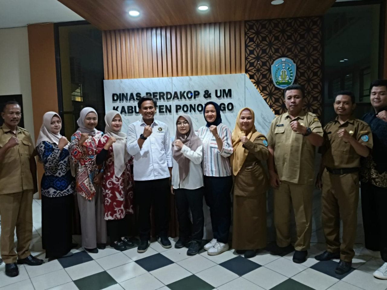 Foto bersama paska kegiatan evaluasi dan monitoring kemenko pangan