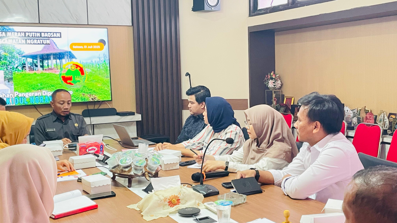 Rapat kegiatan evaluasi dan monitoring bersama kepala dinas perdakum, Kemenko Pangan dan KDMP Baosan kidul Kec. Ngrayun
