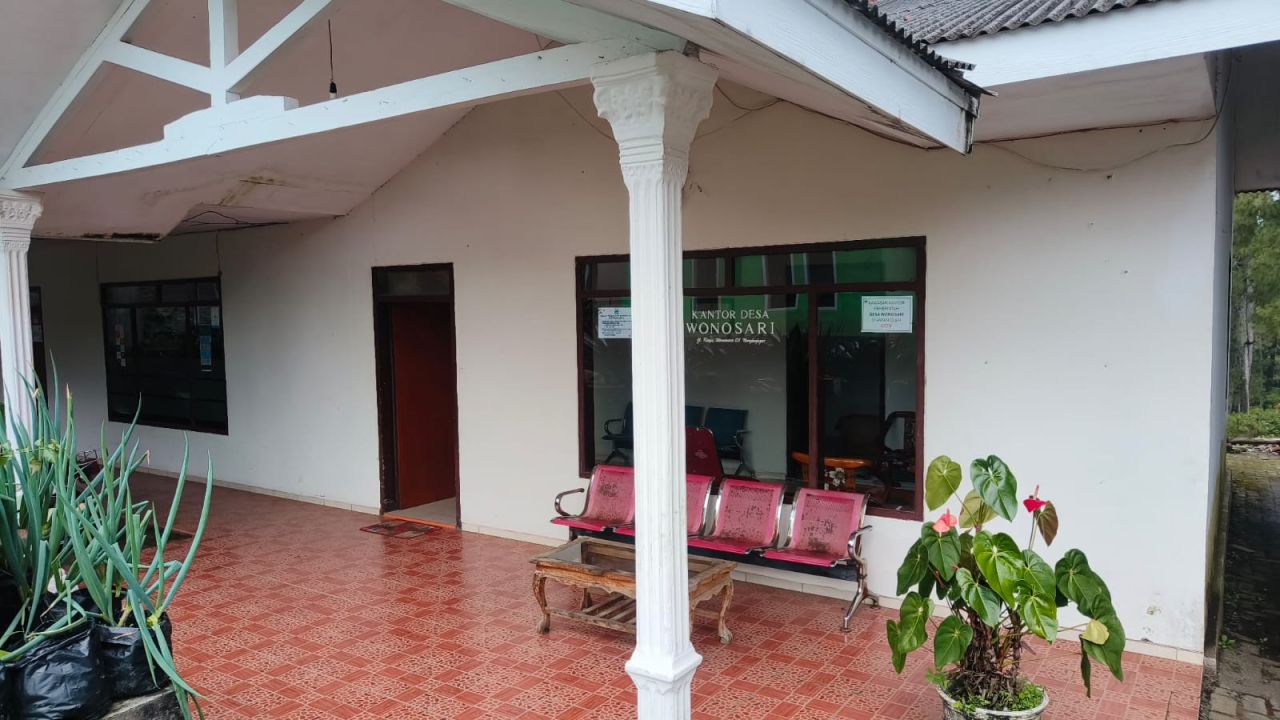 Suasana kantor balai Desa Wonosari nampak sepi usai kasus pungli PT SL yang kini ditangani kejaksaan