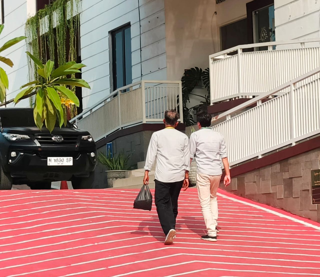 Dua orang panitia PT SL Desa Wonosari saat diperiksa penyidik kejaksaan beberapa hari lalu