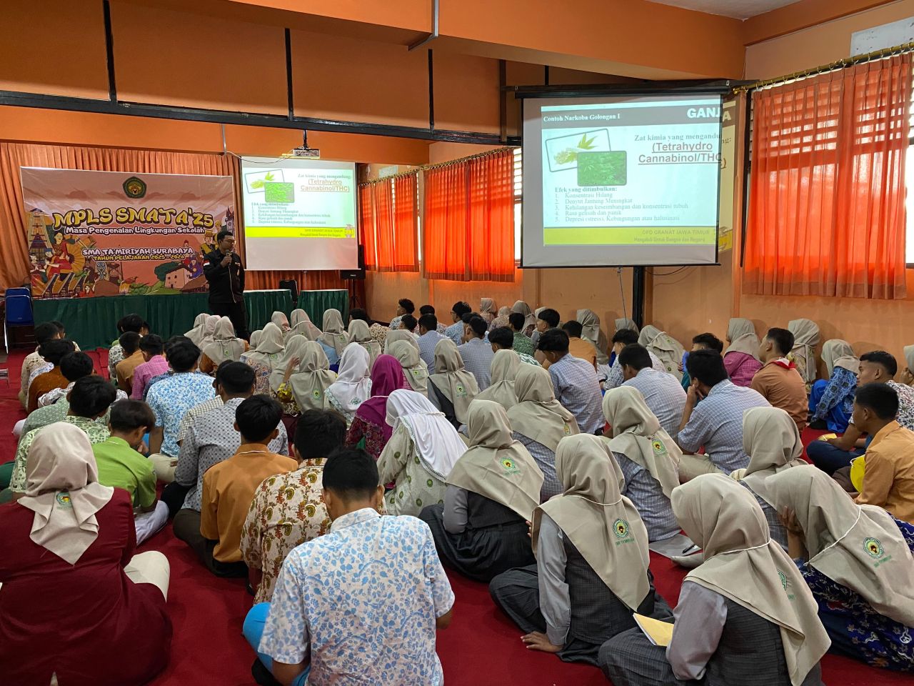 DOSEN FH UWP JADI NARASUMBER DALAM PENYULUHAN ANTI NARKOBA DI SMA TA’MIRIYAH SURABAYA