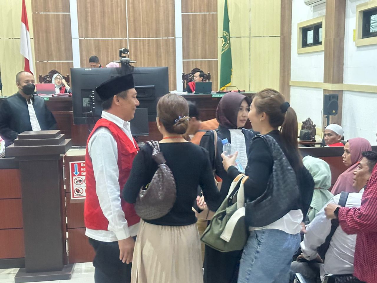 Suasana sidang perkara penggelapan mobil dengan terdakwa Koh Han