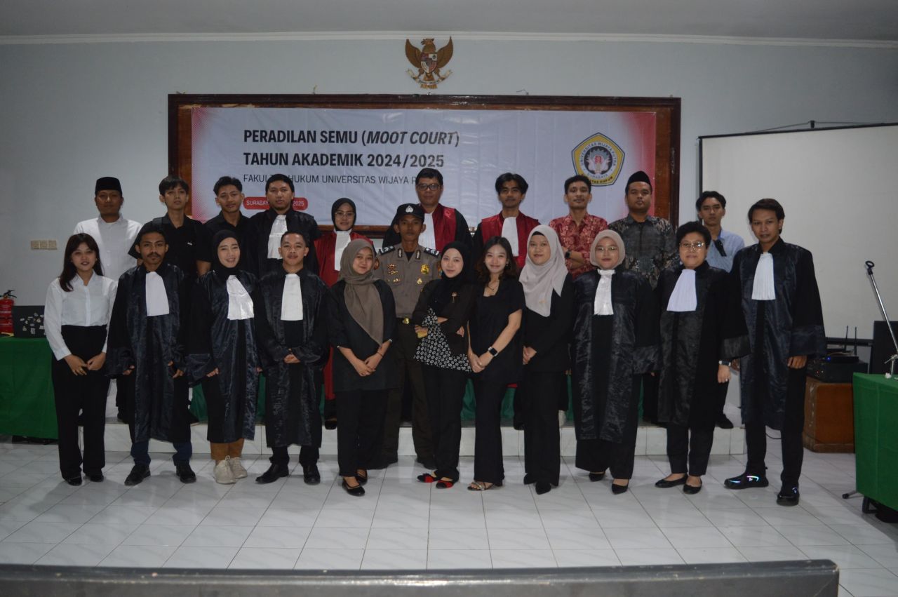 IMPLEMENTASI PEMBELAJARAN BERBASIS PROYEK, MAHASISWA FH UWP GELAR PRAKTIK PERADILAN SEMU