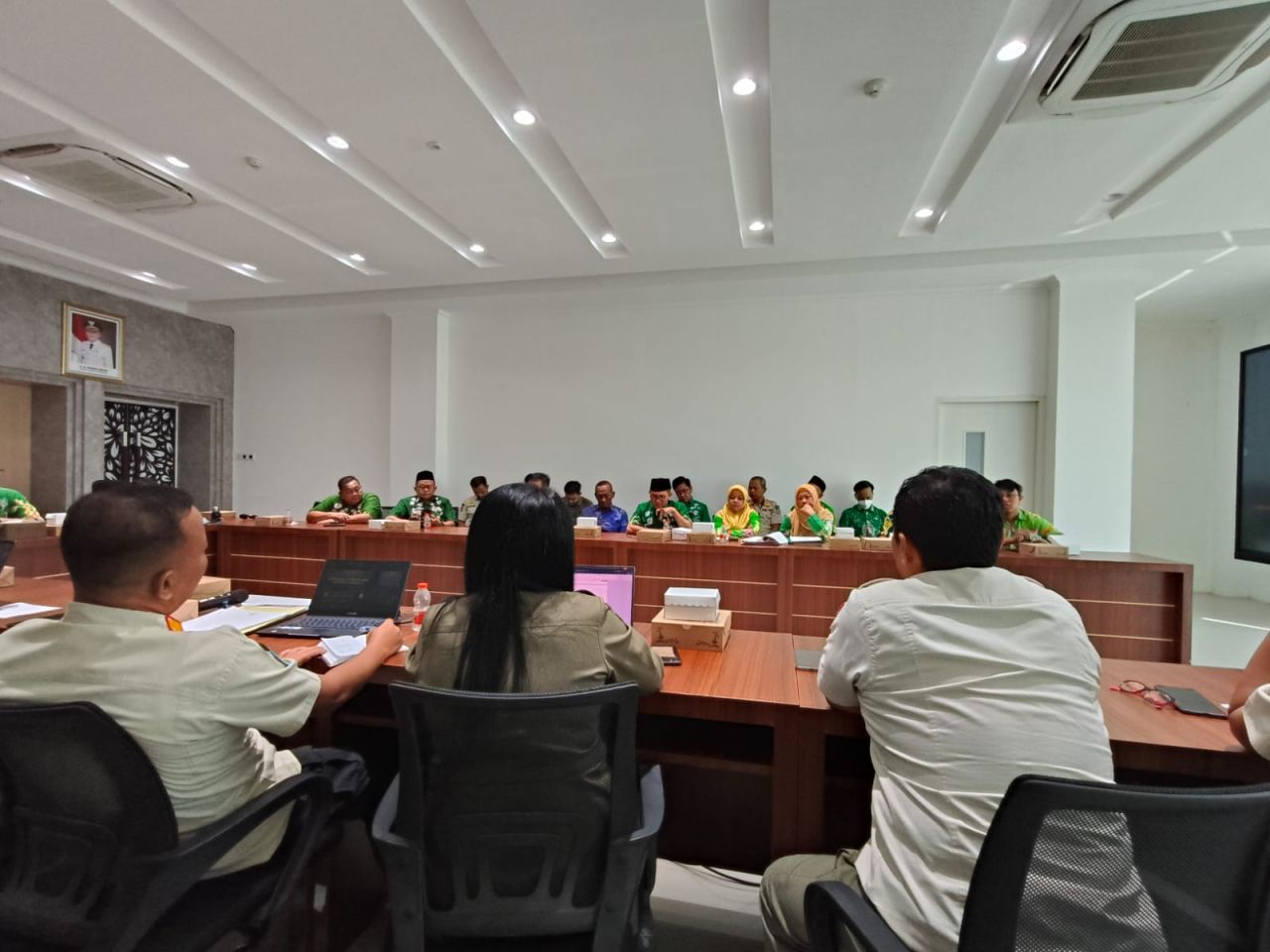 Suasana rapat kordinasi lintas OPD terkait persoalan cafe di ruko Gempol 9