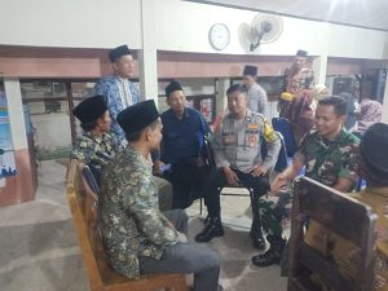Polsek Kedamean Gencarkan Patroli Sambang, Ajak Warga Jaga Kamtibmas