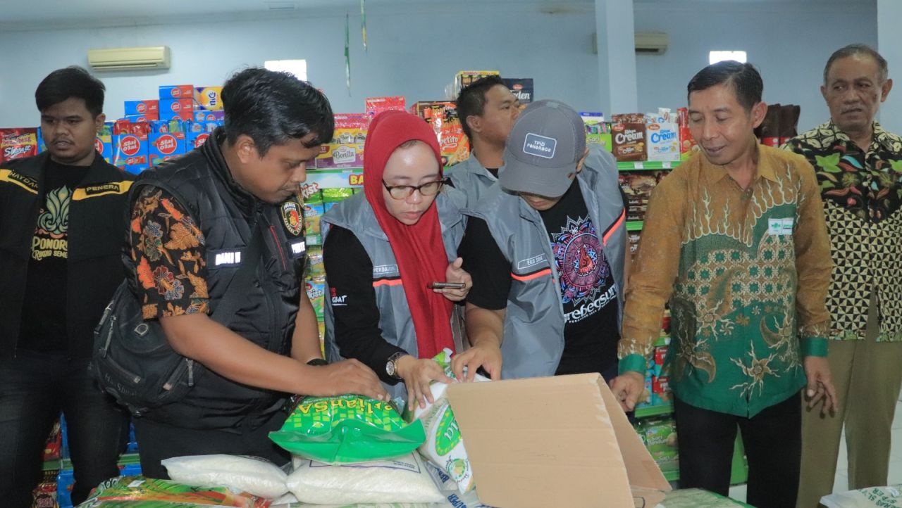 Lindungi Konsumen Polres Ponorogo Bersama Instansi Terkait Lakukan Pengecekan Kualitas Beras