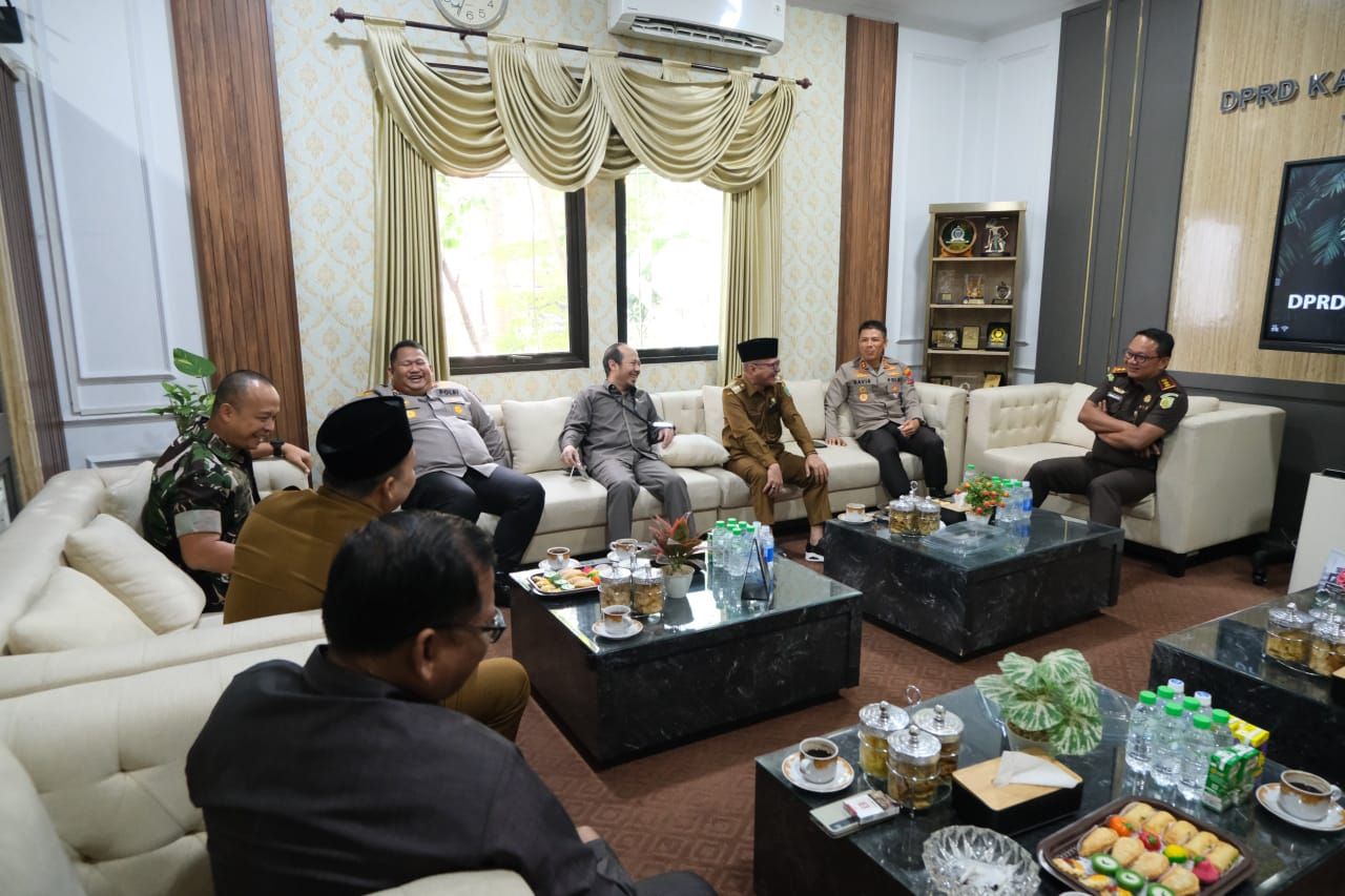 Rapat koordinasi Forkompinda Kabupaten Pasuruan membahas perayaan HUT RI ke 80 yang digelar di DPRD setempat