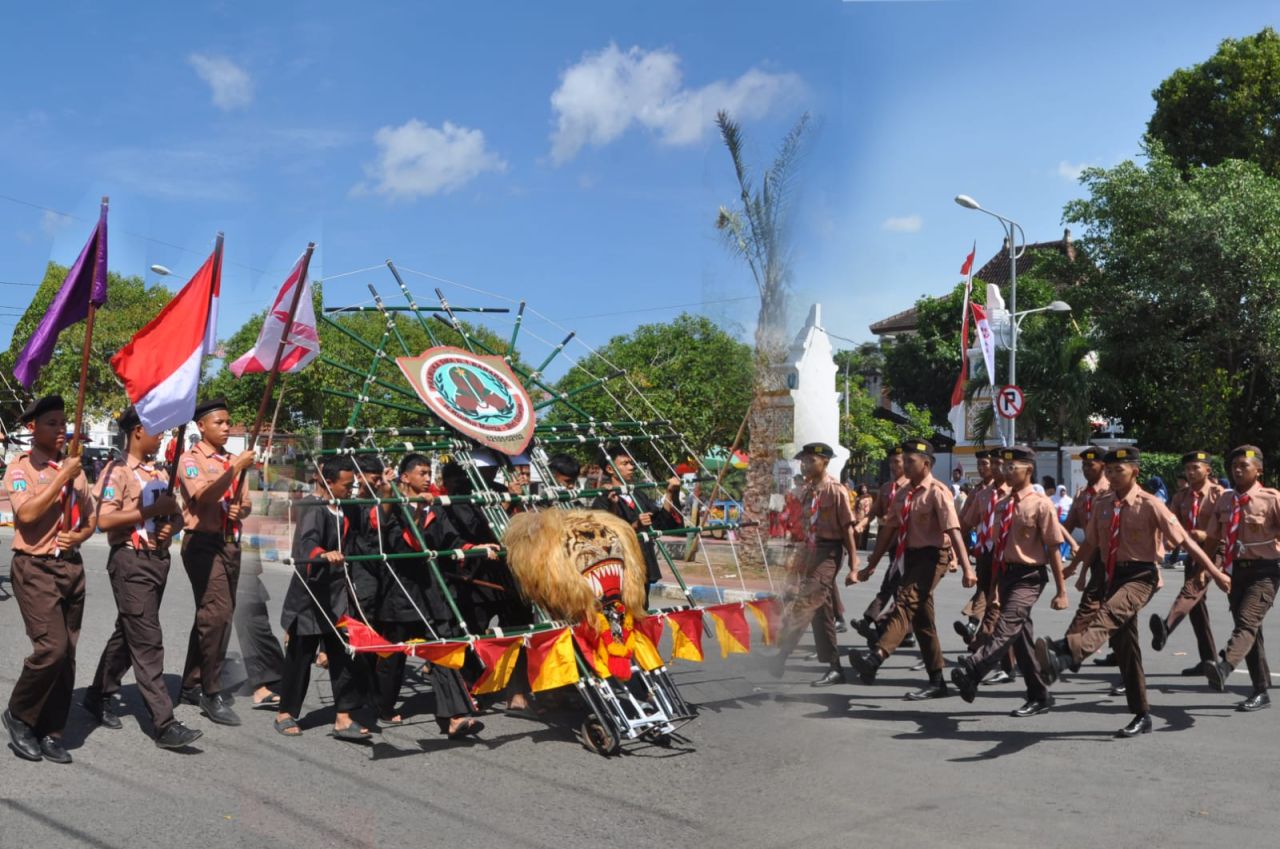 Gudep Pramuka SMAZABA Tampil Memukau di Kirab Pramuka Kwarcab Ponorogo