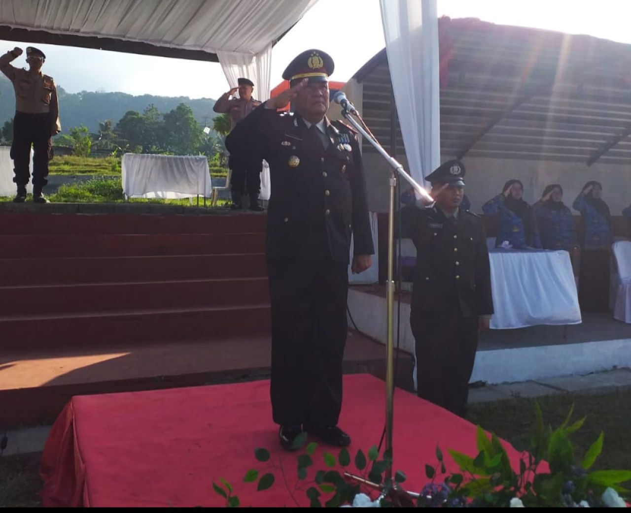 Kapolsek Prigen AKP Hartono jadi inspektur upacara penurunan bendera di HUT RI ke 80