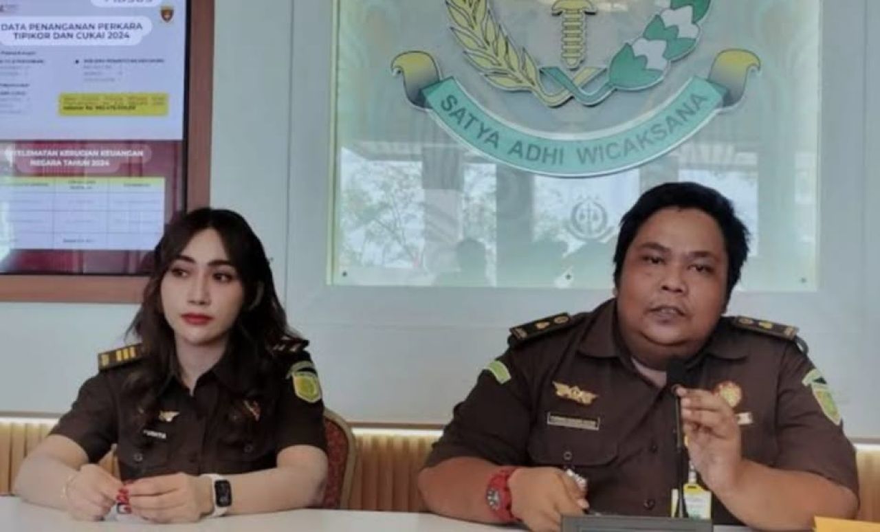 Kasi Datun Kejari Kabupaten Pasuruan, Purning Dahono Putro bersama jaksa