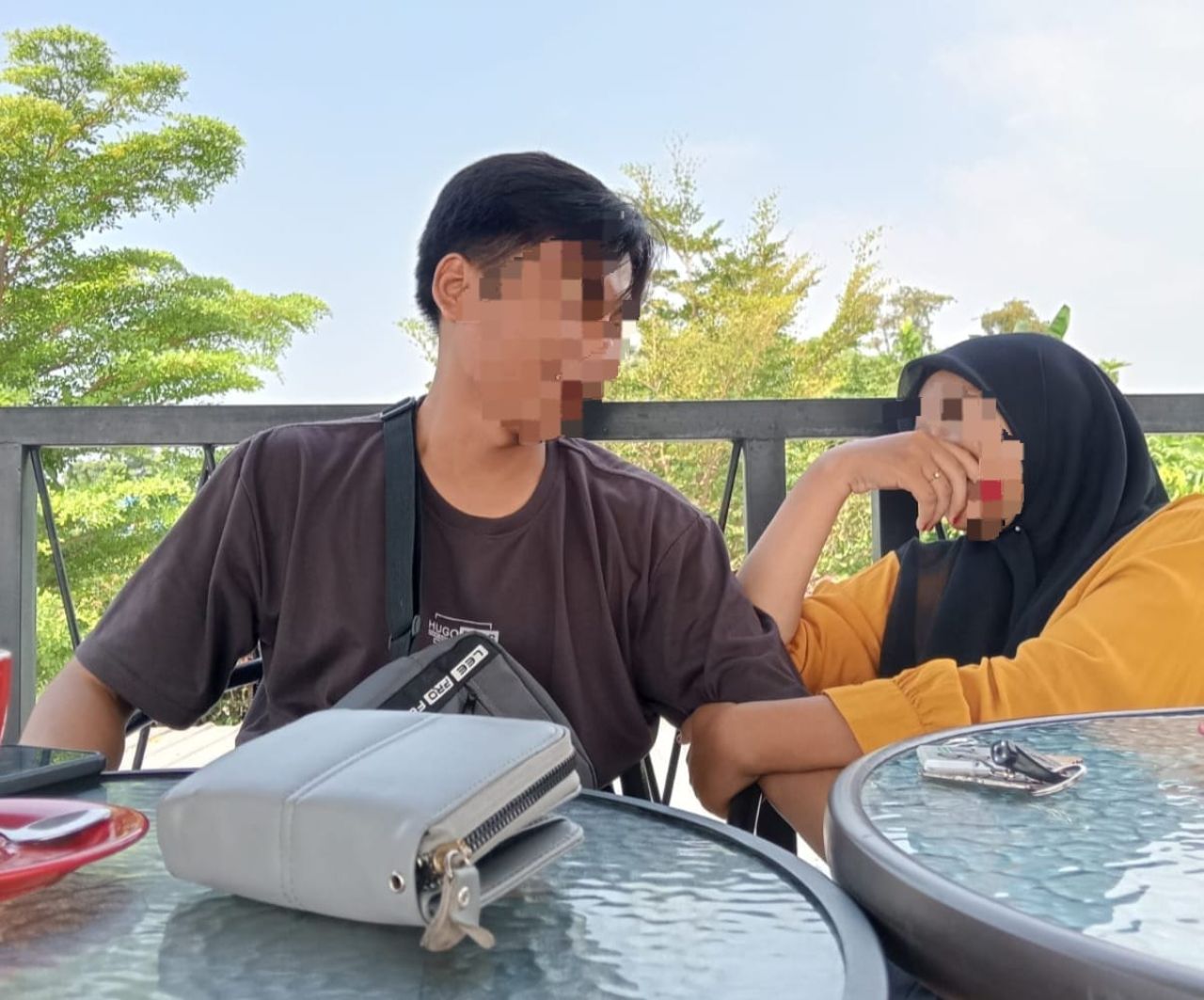 korban bersama pacarnya yang diduga menghamili