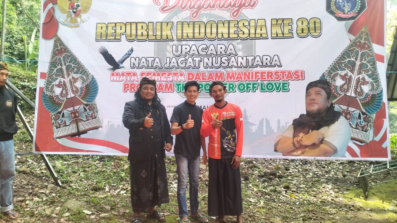 Gus Arif Saifullah (kiri) bersama budayawan