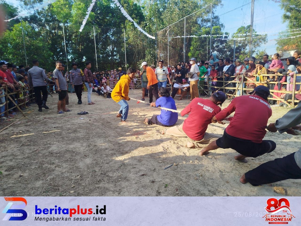 Semangat Kemerdekaan: Warga Plampaan Ramaikan Lomba Tarik Tambang