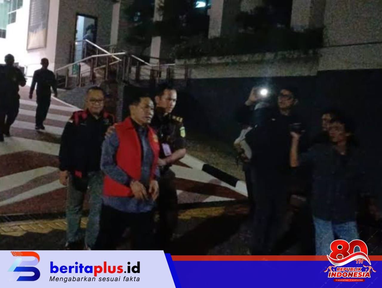 Hudiyono saat di bawa ke  Kejati Jawa Timur (ist)