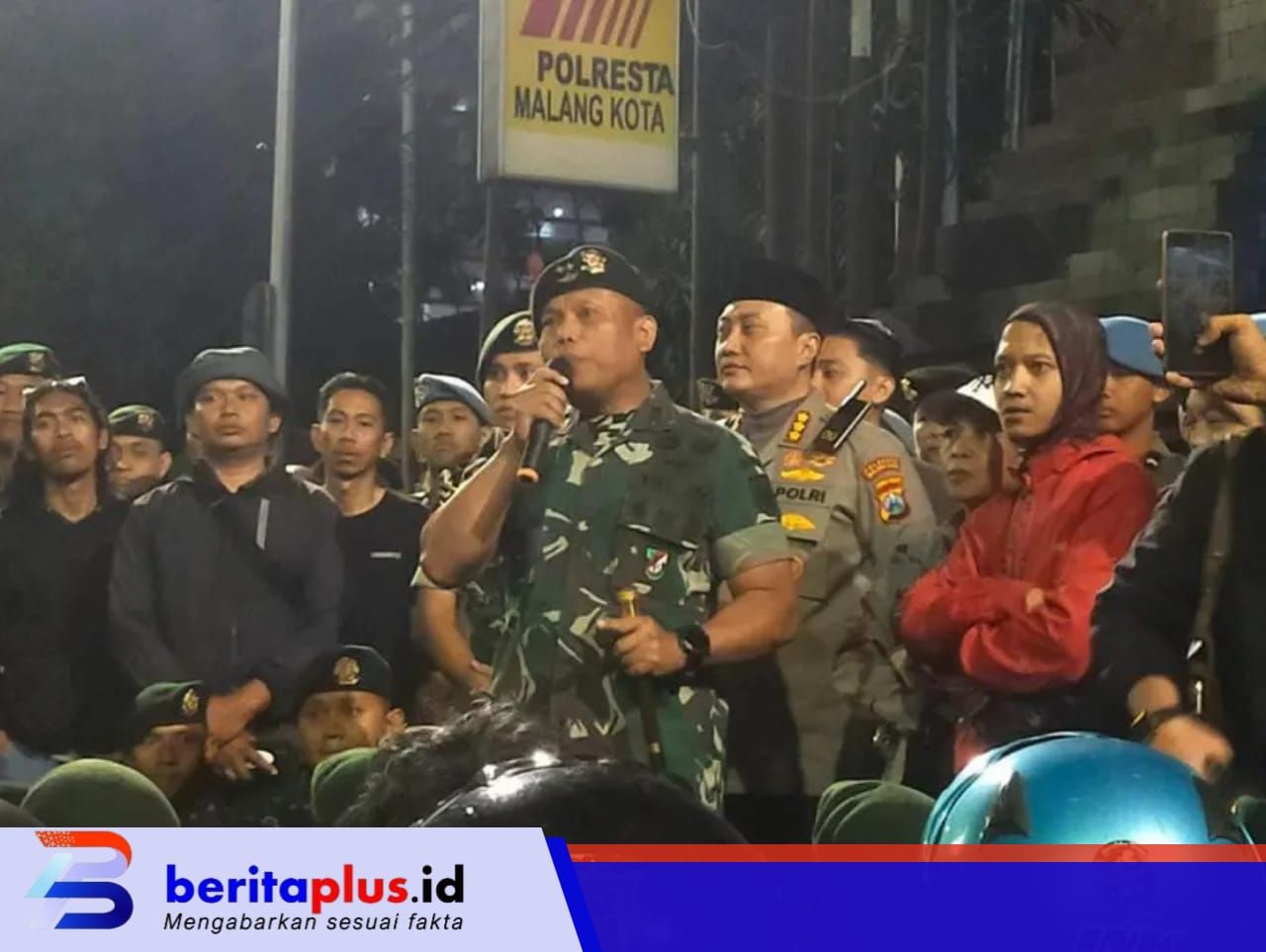 Panglima Divif 2 Kostrad Temui Massa, Ajak Tenang dan Dialog