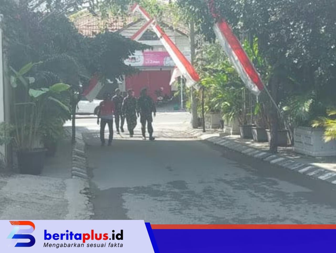 Anggota TNI berjaga di kediaman Jokowi (ist)