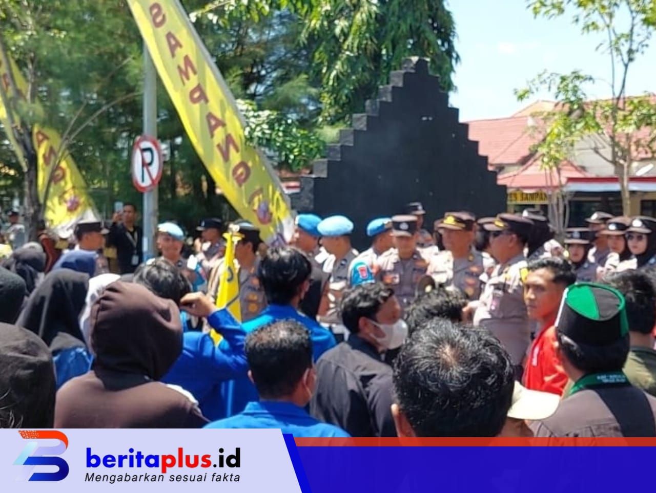 Mahasiswa Cipayung Plus Sampang Demo Besar, Tuntut Keadilan atas Kematian Driver Ojol